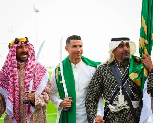 CR7 dopo Messi: marionette d'Arabia