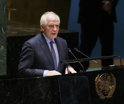 L'allarme di Borrell: "L'immigrazione può disgregare l'Europa"