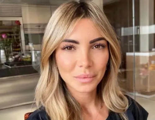 "Incinta? No, ho la diastasi". La rivelazione di Noemi Bocchi. Il gesto social di Totti