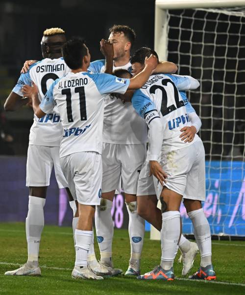 Il Napoli passa anche a Empoli e allunga in vetta: finisce 2-0