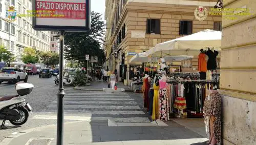 Bancarelle in subaffitto ai bengalesi, quanto pagano?