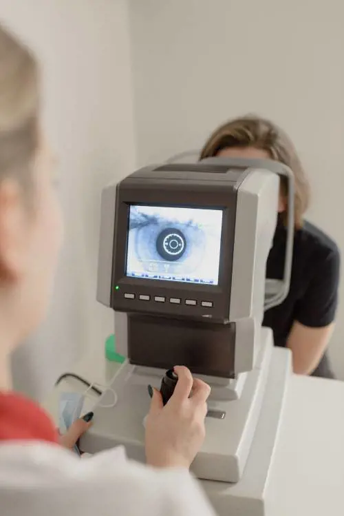 Frutta secca alleata della salute: ecco come proteggere retina e vista