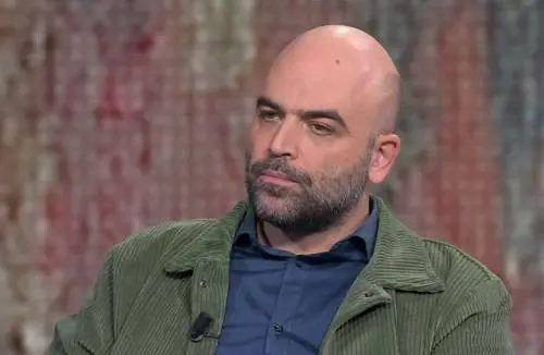 "Avevo ragione io". Saviano inventa un'altra bufala sul saluto del 2 giugno