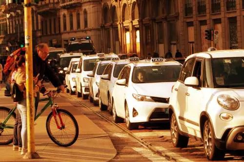 Taxi: il governo prevede di aumentare il numero delle licenze