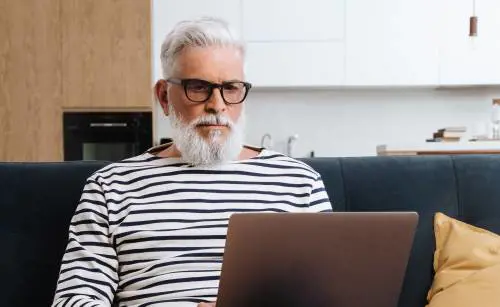 Commedie, film impegnati e classici moderni: i film perfetti per gli over 60
