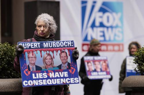 L'ammissione di Murdoch su Fox News: "Appoggiò le bugie sulle elezioni rubate"