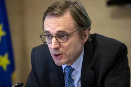 Mps, l'uscita di Axa riaccende il risiko