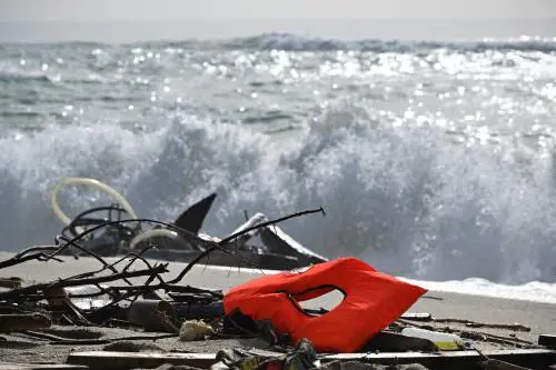 "Soccorsi in mano agli Stati": così Frontex scarica l'Italia sui migranti 