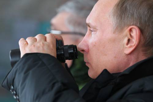 La scommessa di Putin e i rischi della Nato: a chi conviene la guerra in Ucraina