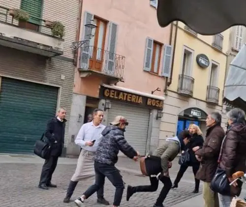 "Italiano sfigato, se parli ti picchio". E i rumeni aggrediscono il barista