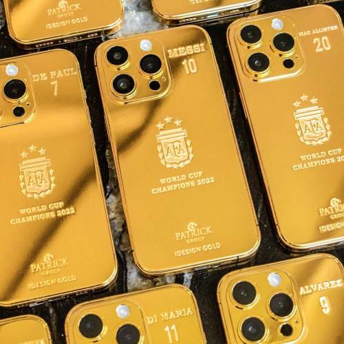 35 iPhone con oro 24 carati: ecco il folle regalo di Messi ai compagni