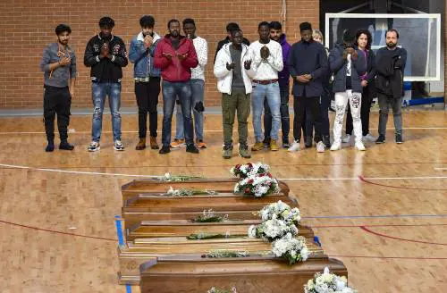 Il sondaggio sbugiarda la sinistra, divieto di fumo e Schlein: quindi, oggi... 