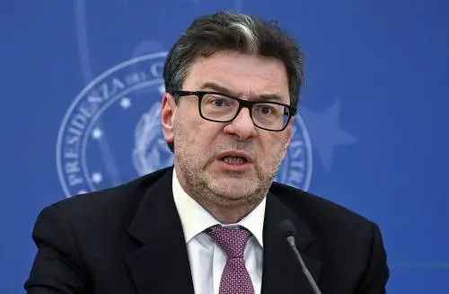 Banche, il Tesoro rassicura "Pronti a un intervento"