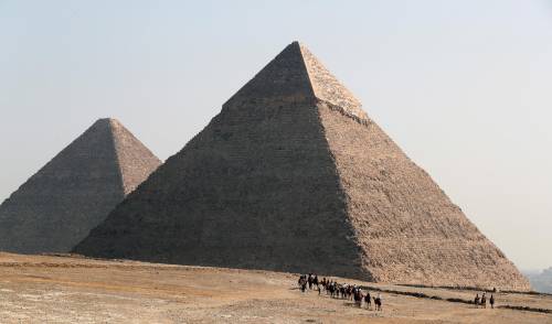 Un tunnel del mistero nella piramide di Cheope "Ci porterà al faraone"