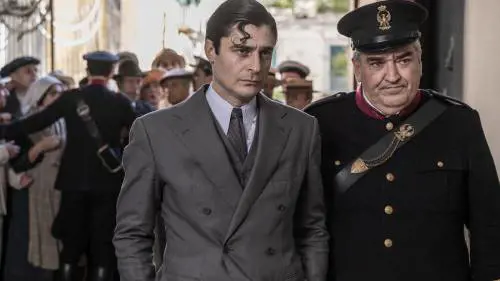 Le nuove indagini (e i vecchi tormenti) del Commissario Riccardi tornano in tv