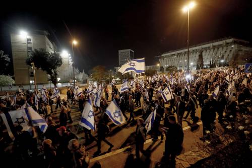Proteste in Israele, "assedio" alla moglie del premier Netanyahu 
