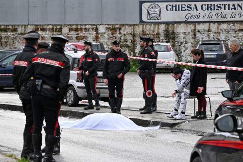 Omicidio in pieno giorno nella periferia di Napoli, cosa è accaduto