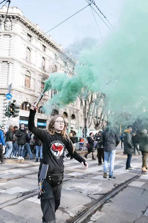 Il prof bacchetta i gretini: "Un dialogo surreale"