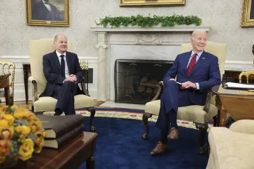 "Con Kiev finché necessario": il senso della visita "silenziosa" di Scholz da Biden
