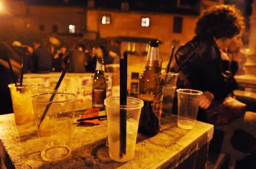 Movida violenta, 14 assalti in strada e liti tra ubriachi nella notte milanese