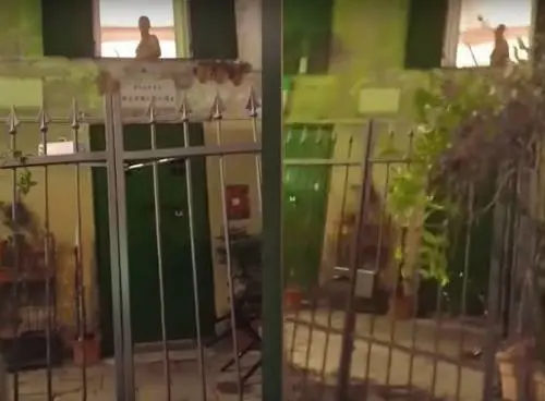 "Troppo rumore". Il killer-arciere ora va ai domiciliari con braccialetto
