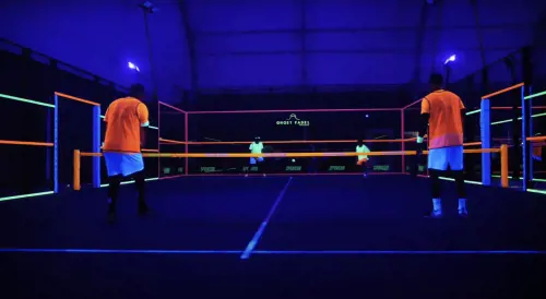 Dal Padel al "Ghostpadel": si gioca al buio, ecco come funziona