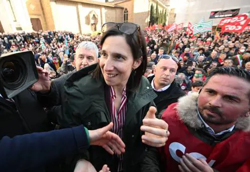 Liberal Usa incoronano la Schlein per colpire Meloni