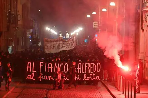 Gridano al fascismo. Ma le vere minacce sono i vessilli neri della lotta anarchica