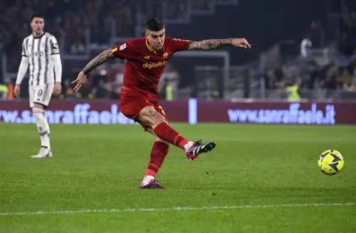Roma, che tiri Mancini. La Juve sbatte sui legni e sul "pullman" di Mou