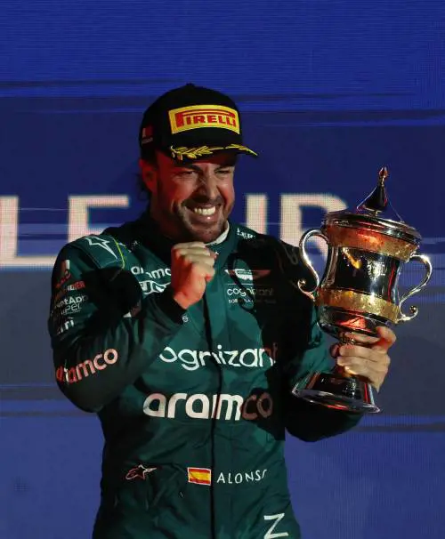 Alonso, 007 che viaggia indietro nel tempo