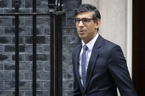 Nord Irlanda, unionisti contro l'accordo Ue. Anche Sunak rischia di scivolare sulla Brexit