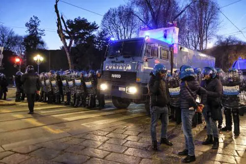 "Volevano lo scontro a ogni costo". Lo sfogo dei poliziotti dopo la follia anarchica