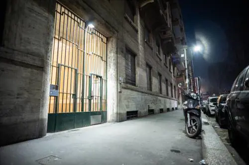 "Il ferito voleva difendere le donne". Il racconto choc sull'aggressione a Milano