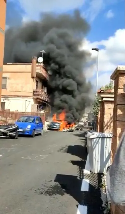 Precipita aereo militare a Guidonia, due piloti morti e un incendio tra le case