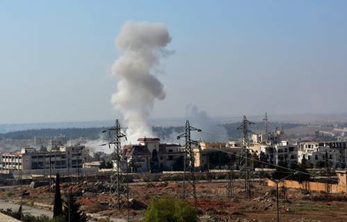 Gli aiuti che non arrivano in Siria e le bombe sull'aeroporto di Aleppo