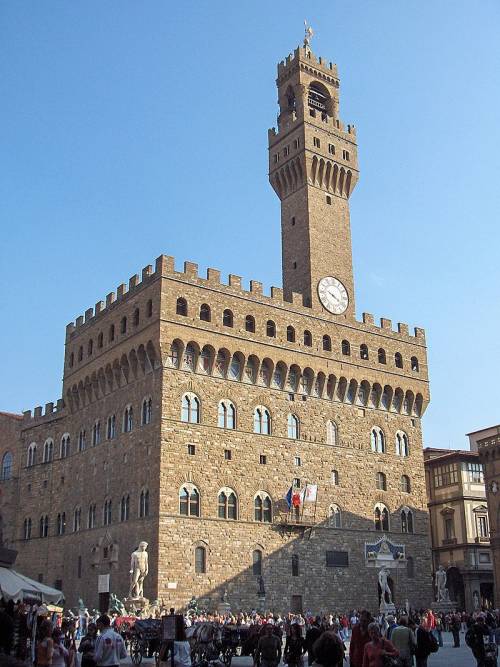"Gentilissim*...": la circolare choc scatena la bufera a Firenze