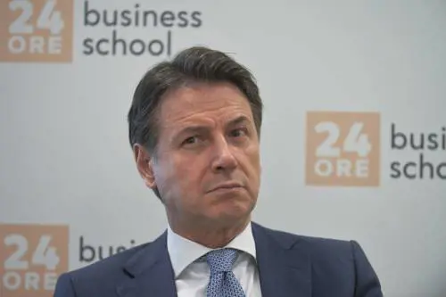 Conte tenta il blitz per colpire il leader di Italia viva