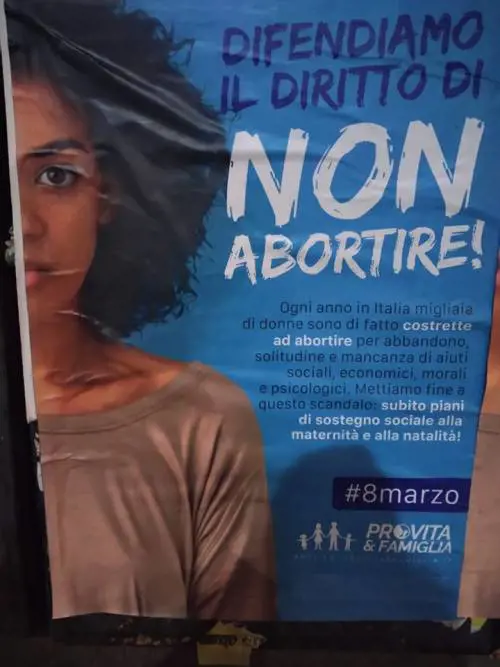 Uno dei manifesti della Pro Vita comparsi a Chiavari