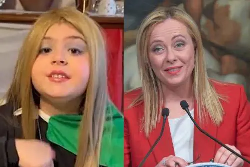 Bimba si maschera da Meloni. E lei: "Preparati, tra 5 anni..."