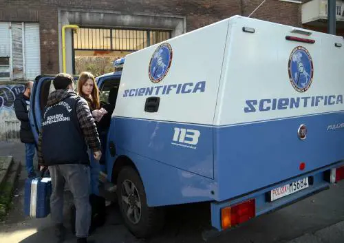 Agguato a colpi d'accetta caccia a due marocchini