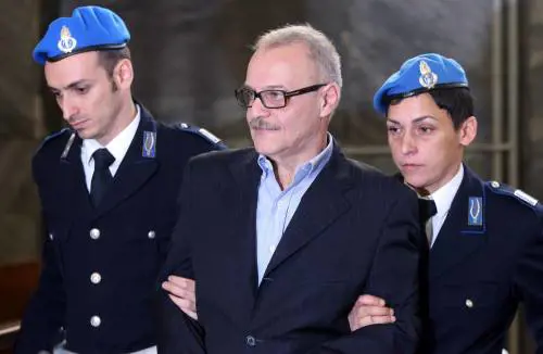 "Ho le mani a pezzi per le manette". Vallanzasca protesta in aula. La sua difesa chiede i domiciliari