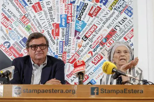 "Voltafaccia", "Rancorosa". Volano gli stracci tra Bonino e Calenda