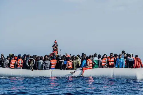 I pirati del mare tunisini come avvoltoi fra pescherecci, motori rubati e video "Tik Tok"