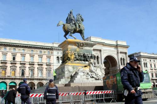 I cattivi maestri degli ecovandali: il prof che firma il gesto al Duomo