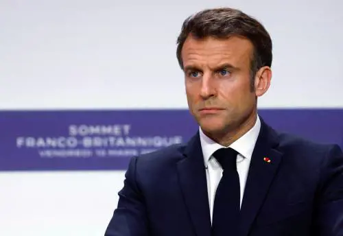 Francia, sabato di scontri. Ma Macron sulle pensioni vince il braccio di ferro