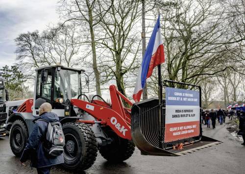 Gli agricoltori di Olanda e Belgio contro le follie green. E anche l'Italia ora rischia