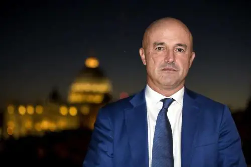 Nuzzi tenta il quinto grado e va "Dentro la notizia"