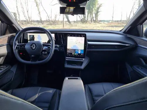 Renault Megane E-TECH: guarda le foto
