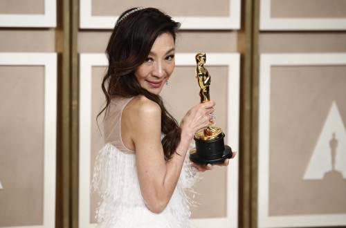 Michelle Yeoh vince l'Oscar come Migliore Attrice
