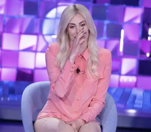 "Il danno è permanente...". Paola Caruso di nuovo in lacrime a Verissimo